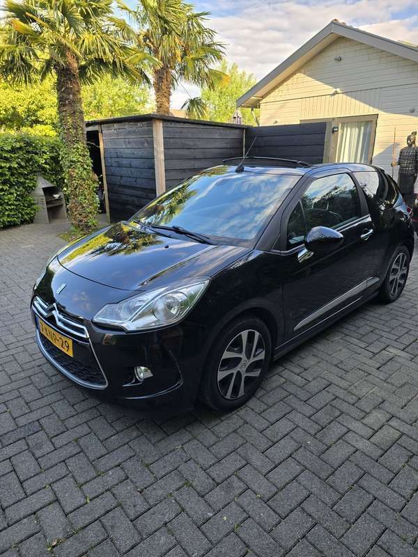Zwart Gebruikt 2013 Citroën DS3 Chic Cabriolet | € 4.775 (Eerlijke prijs) - Afbeelding 1/4