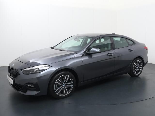 Grijs, metallic lak Gebruikt 2020 BMW 218 Executive Coupé | € 23.940 (Goede deal) - Afbeelding 1/4
