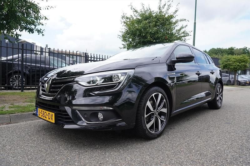 Zwart Gebruikt 2020 Renault Mégane GrandTour Bose Edition Stationwagen | € 11.945 (Goede deal) - Afbeelding 1/4