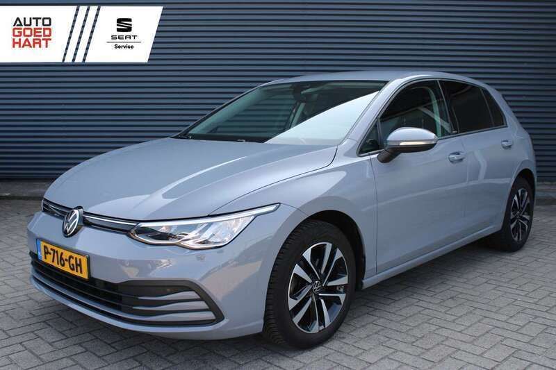 Grijs Gebruikt 2021 VW Golf VIII Style Hatchback | € 18.795 (Goede deal) - Afbeelding 1/4
