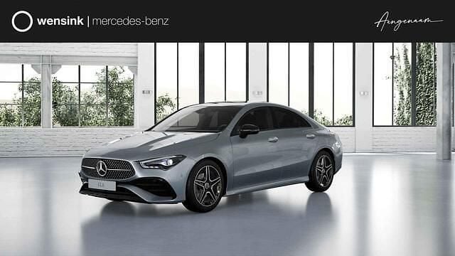 Zilver Nieuw 2025 Mercedes CLA180 AMG line Sedan | € 46.993 (Super prijs) - Afbeelding 1/4