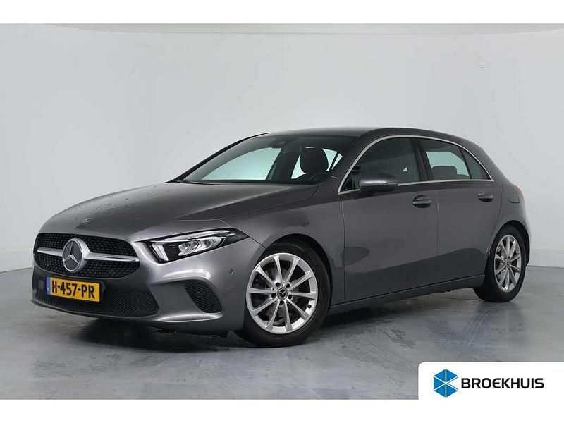 Grijs Gebruikt 2020 Mercedes A180 Advantage Hatchback | € 23.900 (Goede deal) - Afbeelding 1/4