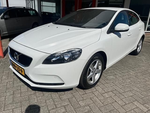Wit Gebruikt 2017 Volvo V40 Stationwagen | € 13.950 (Goede deal) - Afbeelding 1/4