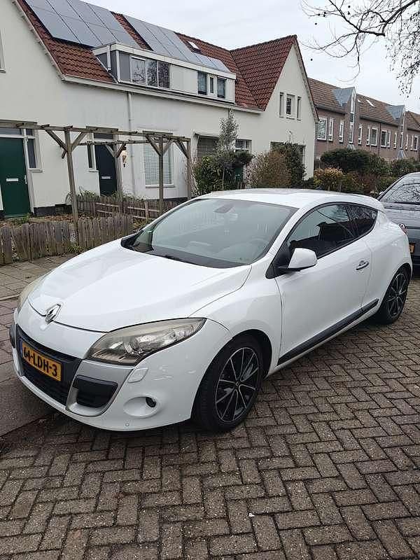 Occasion Renault Mégane Coupé Dynamique 131 PK (96 kW) 2010 Wit Coupé