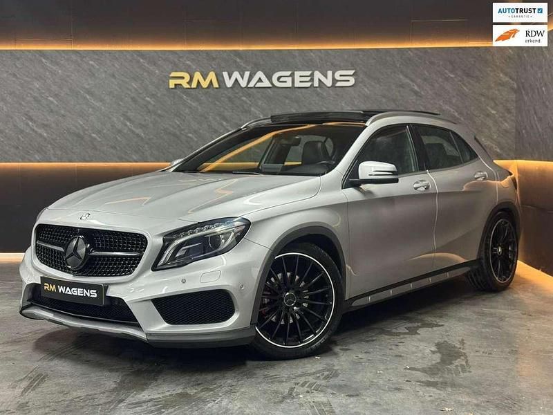 Grijs Gebruikt 2016 Mercedes GLA180 AMG SUV | € 15.950 (Goede deal) - Afbeelding 1/4