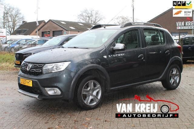 Grijs Gebruikt 2020 Dacia Sandero Stepway Hatchback | € 10.750 (Eerlijke prijs) - Afbeelding 1/4