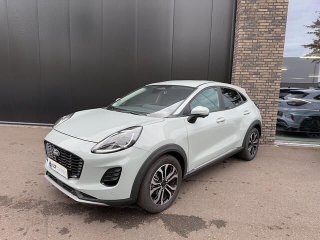 Grijs Gebruikt 2024 Ford Puma Gen-E Titanium SUV | € 28.650 (Eerlijke prijs) - Afbeelding 1/4