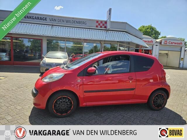 Rood Gebruikt 2007 Peugeot 107 Hatchback | € 2.250 (Eerlijke prijs) - Afbeelding 1/4