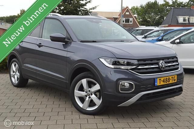 Grijs Gebruikt 2022 VW T-Cross Style SUV | € 25.950 (Goede deal) - Afbeelding 1/4