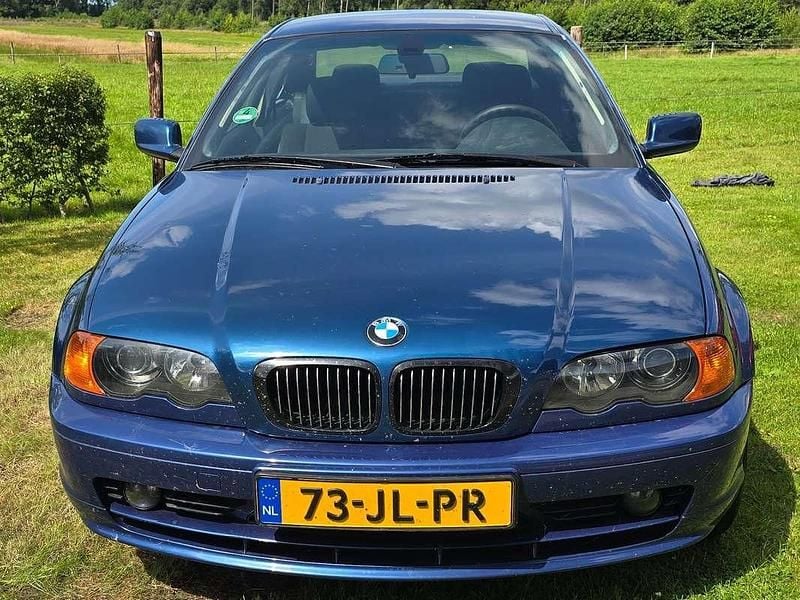 Gebruikt 2002 BMW 325 Executive Coupé | € 2.250 - Afbeelding 1/4