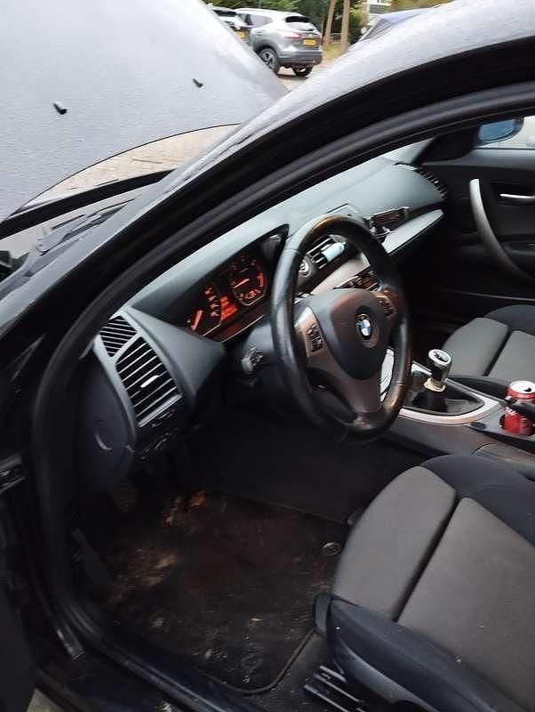 Zwart Gebruikt 2006 BMW 120 Hatchback | € 1.750 - Afbeelding 1/4