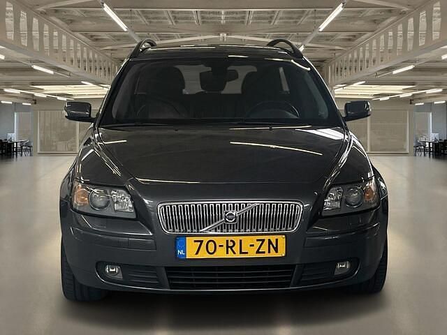 Grijs Occasion 2005 Volvo V50 Summum Stationwagen | € 4.950 - Afbeelding 1/4