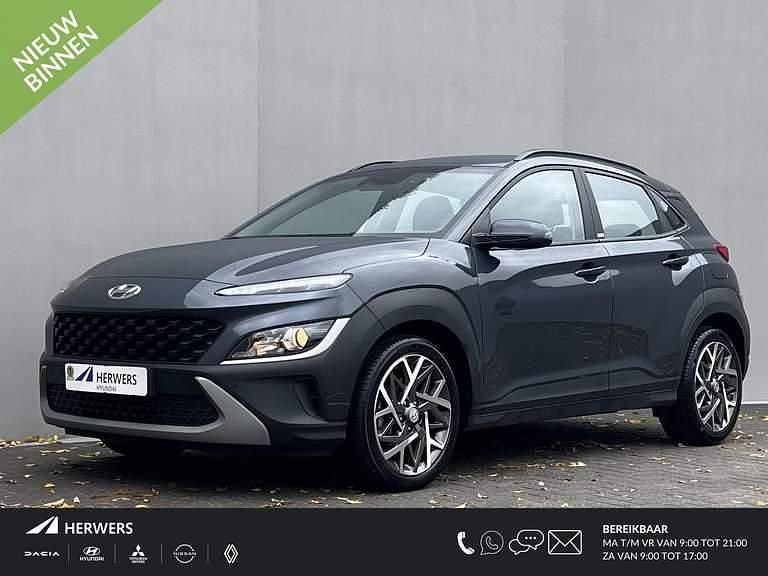 Dark knight pearl (yg7) Gebruikt 2021 Hyundai Kona SUV | € 23.435 (Eerlijke prijs) - Afbeelding 1/4