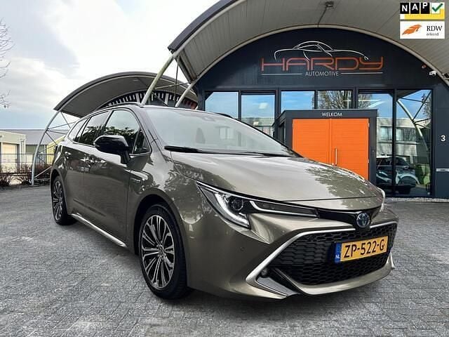 Groen, metallic lak Gebruikt 2019 Toyota Corolla Executive Stationwagen | € 19.680 (Eerlijke prijs) - Afbeelding 1/4