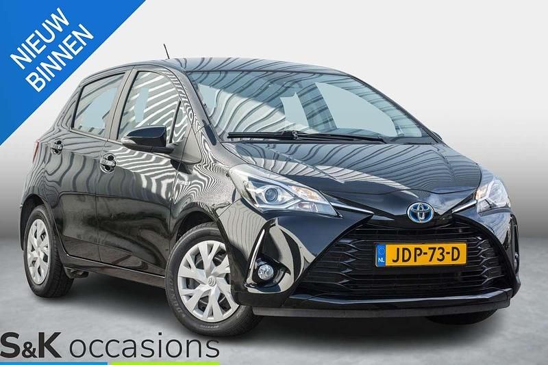 Zwart Gebruikt 2020 Toyota Yaris Hybrid Hatchback | € 16.950 (Goede deal) - Afbeelding 1/4