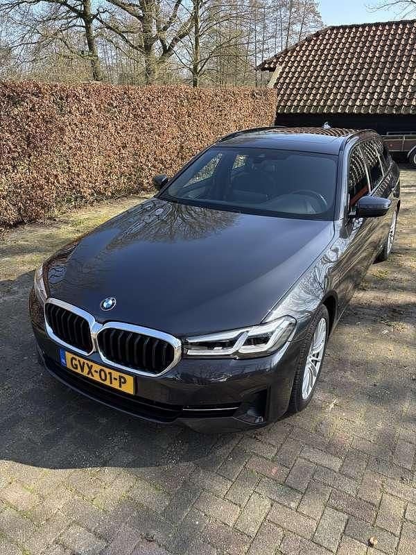 Grijs Gebruikt 2021 BMW 530 Stationwagen | € 33.500 (Super prijs) - Afbeelding 1/4