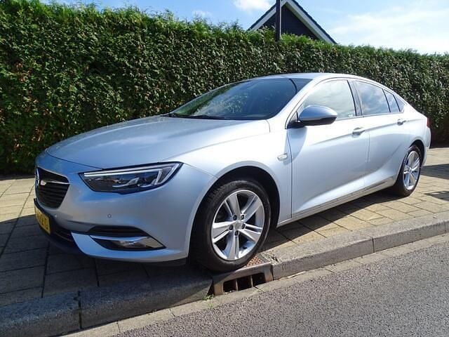 Grijs Gebruikt 2018 Opel Insignia Sport Hatchback | € 15.450 (Eerlijke prijs) - Afbeelding 1/4