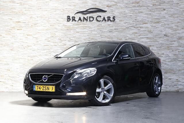 Zwart Gebruikt 2013 Volvo V40 Momentum Stationwagen | € 10.350 (Eerlijke prijs) - Afbeelding 1/4