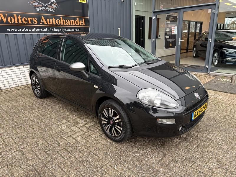 Occasion Fiat Punto Street 69 PK (50 kW) 2018 Zwart Hatchback