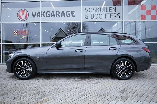 Occasion BMW 330 Basis 294 PK (216 kW) 2021 Grijs Stationwagen