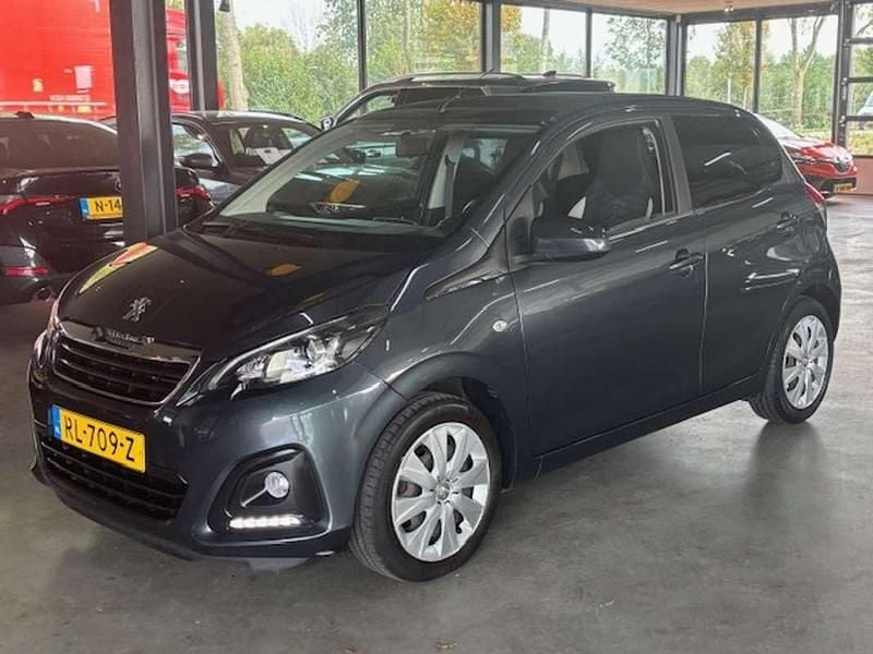 Grijs Gebruikt 2017 Peugeot 108 Active Hatchback | € 7.795 (Eerlijke prijs) - Afbeelding 1/4