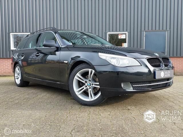 Zwart Gebruikt 2010 BMW 520 Stationwagen | € 6.500 (Eerlijke prijs) - Afbeelding 1/4