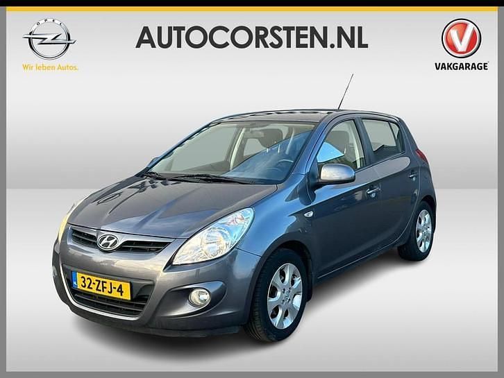 Grijs Occasion 2012 Hyundai i20 Edition Hatchback | € 3.745 (Eerlijke prijs) - Afbeelding 1/4