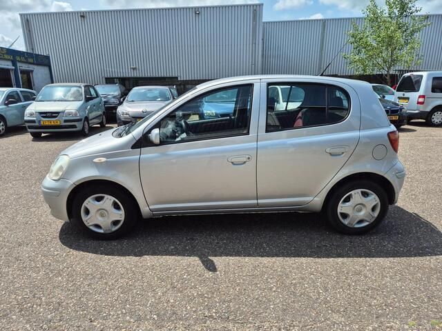 Occasion Toyota Yaris 87 PK (63 kW) 2005 Grijs Hatchback