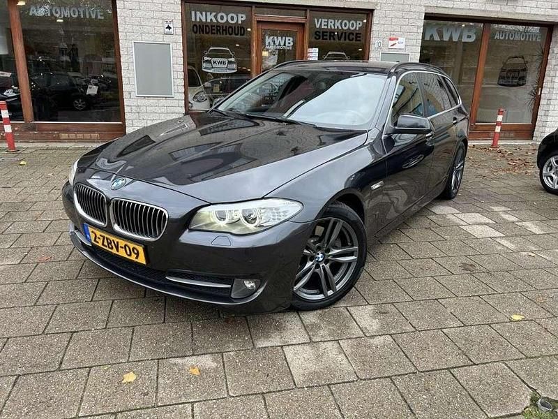 Grijs Gebruikt 2011 BMW 520 Executive Stationwagen | € 5.199 - Afbeelding 1/4