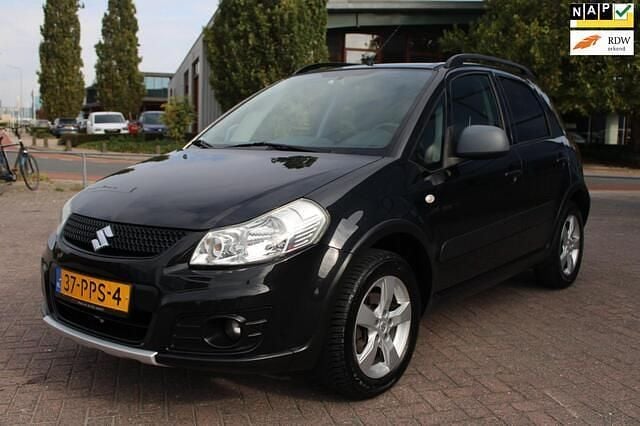 Zwart Gebruikt 2011 Suzuki SX4 Exclusive MPV | € 5.829 (Goede deal) - Afbeelding 1/4