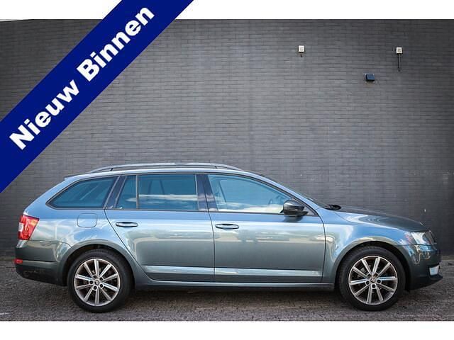Grijs Gebruikt 2014 Skoda Octavia Elegance Stationwagen | € 6.950 (Eerlijke prijs) - Afbeelding 1/3