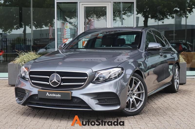 Grijs Gebruikt 2020 Mercedes E200 Business Sedan | € 33.700 (Goede deal) - Afbeelding 1/4