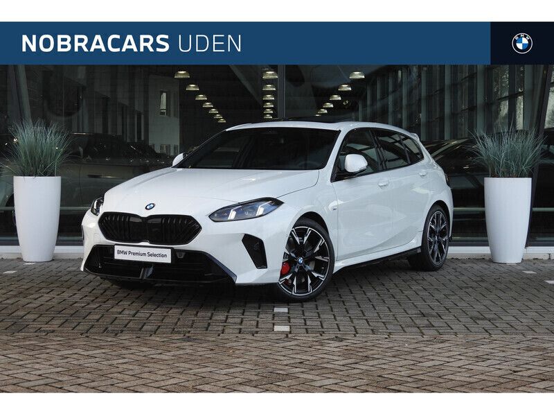 Wit Gebruikt 2025 BMW 120 Executive Hatchback | € 49.950 (Eerlijke prijs) - Afbeelding 1/4