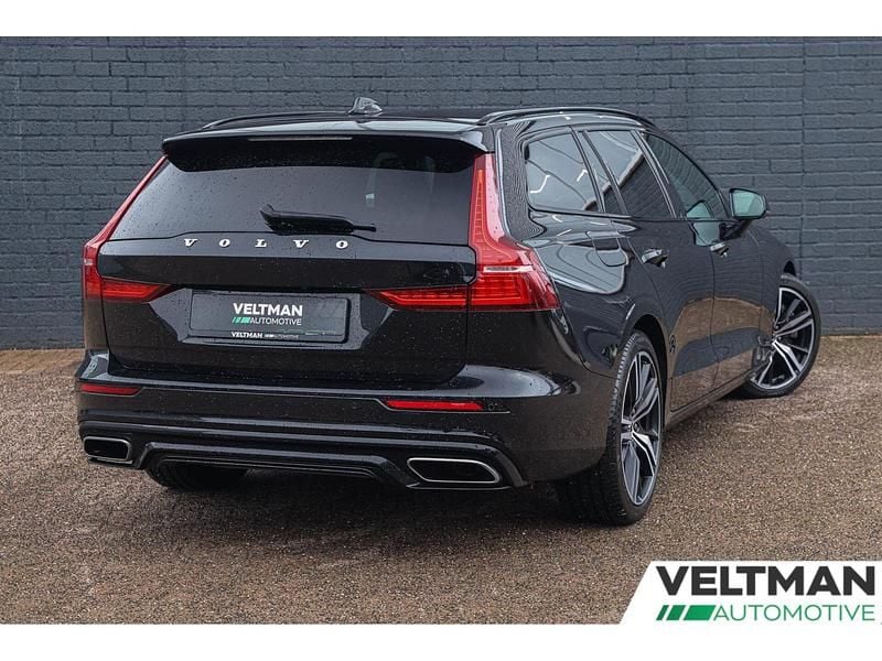 Zwart Occasion 2021 Volvo V60 R-Design Stationwagen | € 29.495 (Goede deal) - Afbeelding 1/2