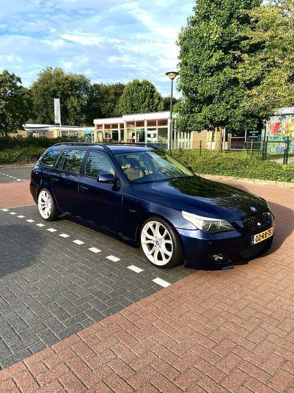 Blauw Gebruikt 2005 BMW 530 Executive Stationwagen | € 5.500 (Eerlijke prijs) - Afbeelding 1/2