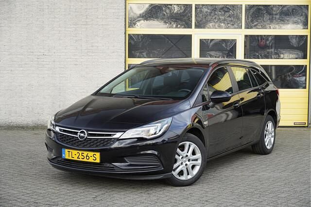Zwart Gebruikt 2018 Opel Astra Edition Stationwagen | € 9.750 (Goede deal) - Afbeelding 1/4