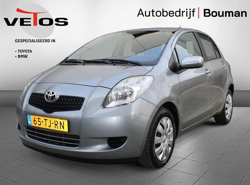 Grijs (metallic) Gebruikt 2006 Toyota Yaris Sol Hatchback | € 3.450 (Goede deal) - Afbeelding 1/3