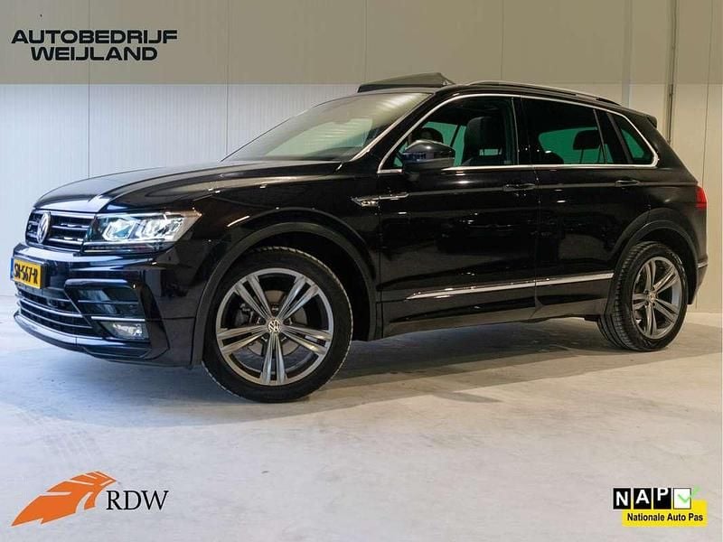 Zwart Occasion 2018 VW Tiguan Highline SUV | € 16.900 (Super prijs) - Afbeelding 1/4