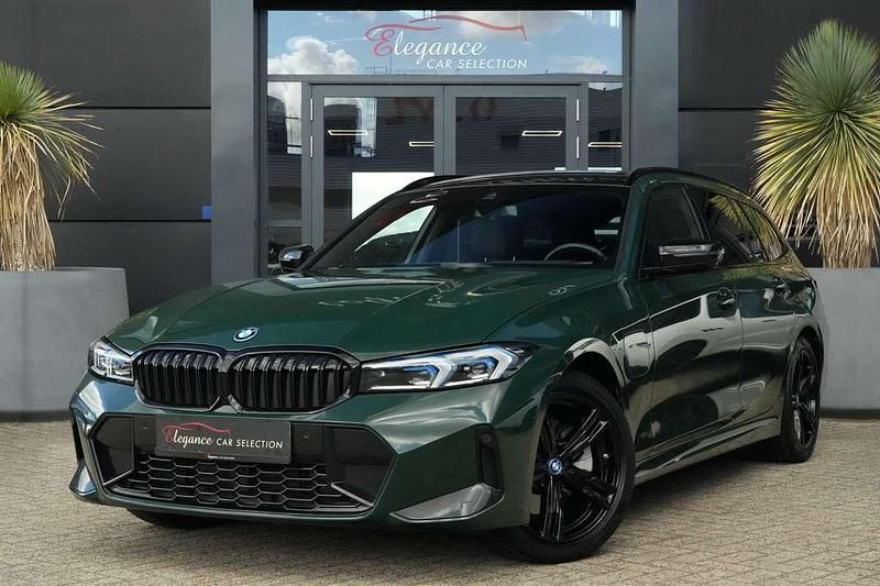 Groen Gebruikt 2023 BMW 330e Executive Stationwagen | € 40.950 (Goede deal) - Afbeelding 1/4