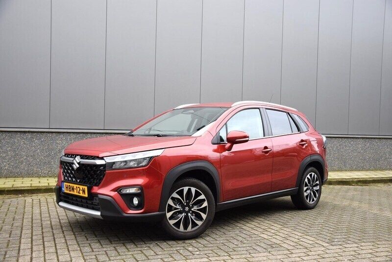 Rood Gebruikt 2025 Suzuki SX4 S-Cross SUV | € 30.700 (Iets duurder) - Afbeelding 1/4