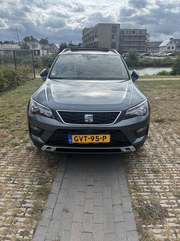 Grijs Gebruikt 2018 Seat Ateca XCELLENCE SUV | € 18.250 (Eerlijke prijs) - Afbeelding 1/4