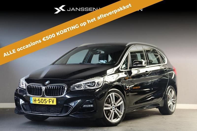 Zwart Gebruikt 2020 BMW 218 Executive Stationwagen | € 24.395 (Eerlijke prijs) - Afbeelding 1/4