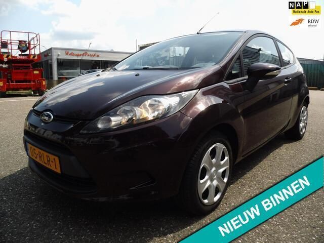 Rood Gebruikt 2011 Ford Fiesta Limited Hatchback | € 5.249 (Eerlijke prijs) - Afbeelding 1/4