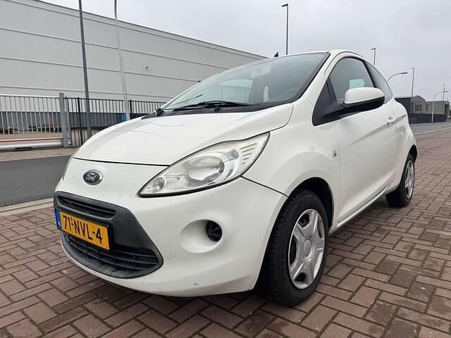 Wit Occasion 2010 Ford Ka Cool & Sound Edition Hatchback | € 1.250 (Goede deal) - Afbeelding 1/4