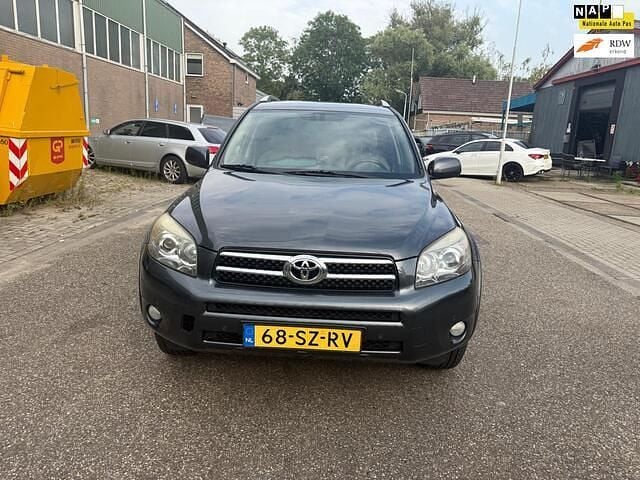 Grijs Gebruikt 2006 Toyota RAV4 Executive SUV | € 4.450 (Eerlijke prijs) - Afbeelding 1/4