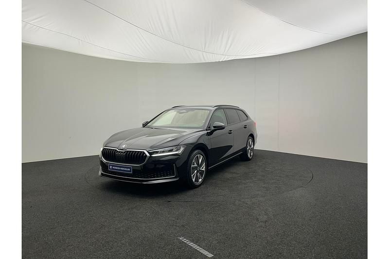 Ebony black Nieuw 2025 Skoda Superb Business Line Stationwagen | € 51.181 (Eerlijke prijs) - Afbeelding 1/4