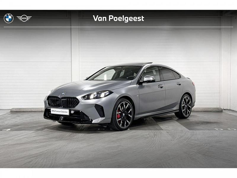 Frozen pure grey (licht grijs) Gebruikt 2025 BMW 220 Shadowline Coupé | € 48.900 (Eerlijke prijs) - Afbeelding 1/4