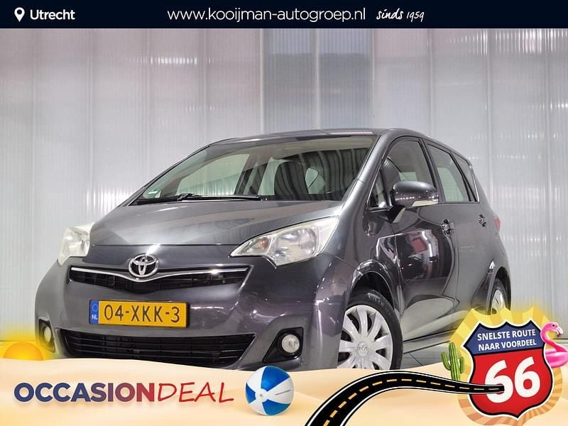 Grijs Gebruikt 2012 Toyota Verso-S MPV | € 8.649 (Iets duurder) - Afbeelding 1/4