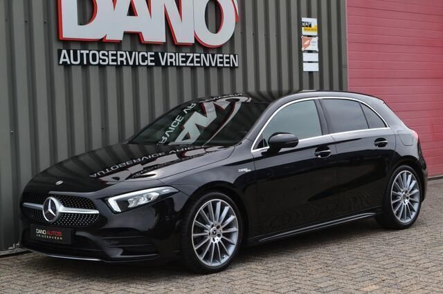 Zwart, metallic lak Gebruikt 2018 Mercedes A200 AMG Hatchback | € 22.950 (Eerlijke prijs) - Afbeelding 1/4