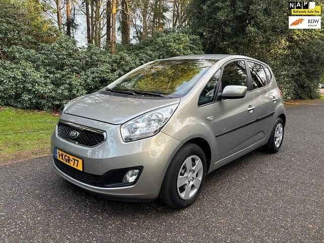 Grijs (metallic) Occasion 2013 Kia Venga Plus Hatchback | € 10.900 (Eerlijke prijs) - Afbeelding 1/4
